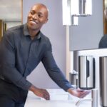 460009 Tork Sensörlü Köpük Sabun Dispenseri Metal - Görsel 5